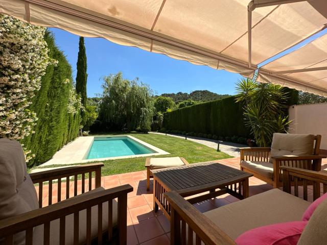 Chalet adosado en Urbanización Fuentes Claras