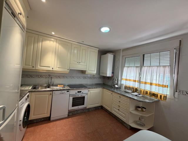 Chalet adosado en Valdepelayos con garaje, gran buhardilla y piscina