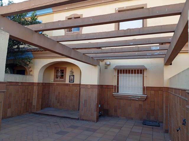 CHALET ADOSADO EN VENTA – ALGECIRAS VENTA FLASH
