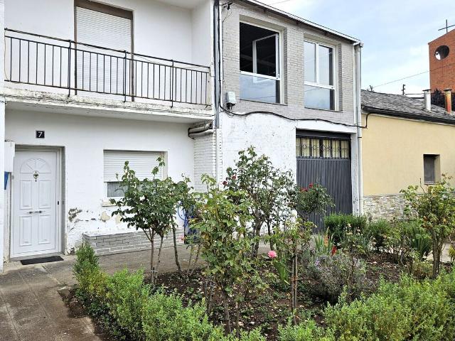 Chalet adosado en venta, Carracedelo, León