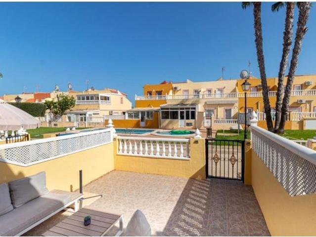 Chalet adosado en venta en Calle Fluorita
