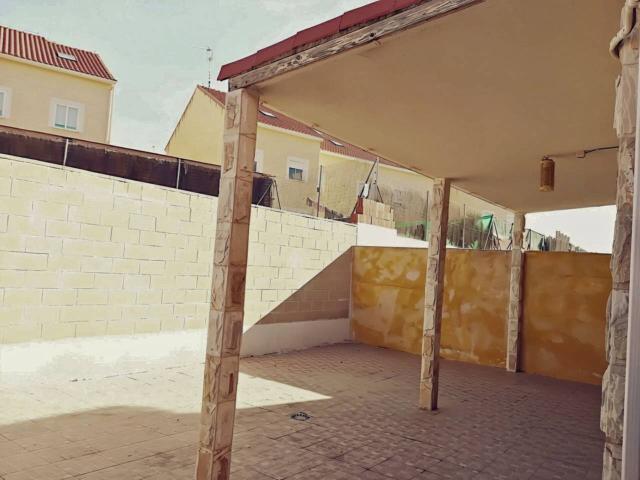 CHALET ADOSADO EN VENTA EN EL VISO DE SAN JUAN
