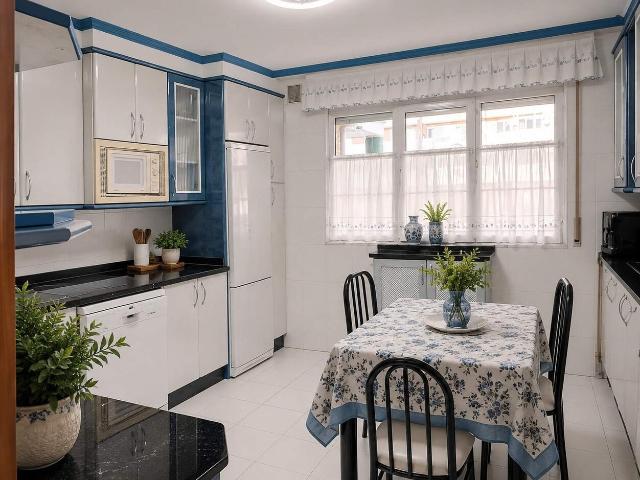 Chalet adosado en venta, León, León