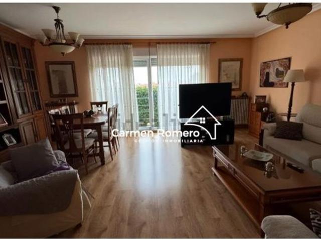 CHALET ADOSADO EN VISTAHERMOSA CON PISCINA COMUNITARIA