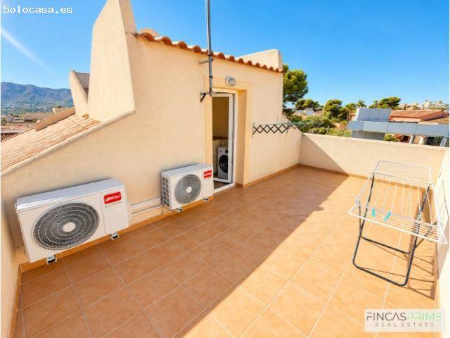 CHALET ADOSADO EN ALFAZ CON CHIMENEA Y PISCINA PRIVADA