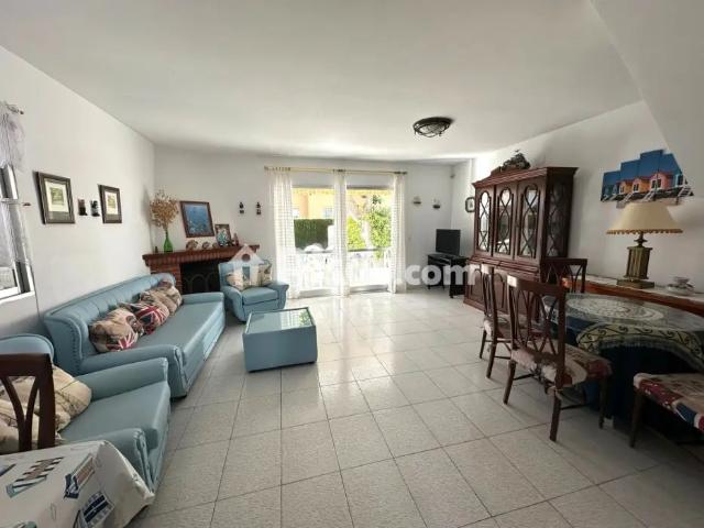 Chalet adosado en alquiler en Avinguda del Papa Luna, 400