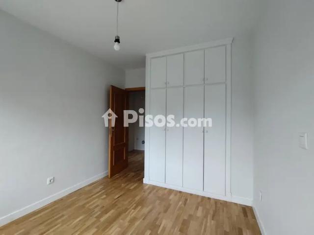 Chalet adosado en alquiler en Barrio de Cacicedo Central