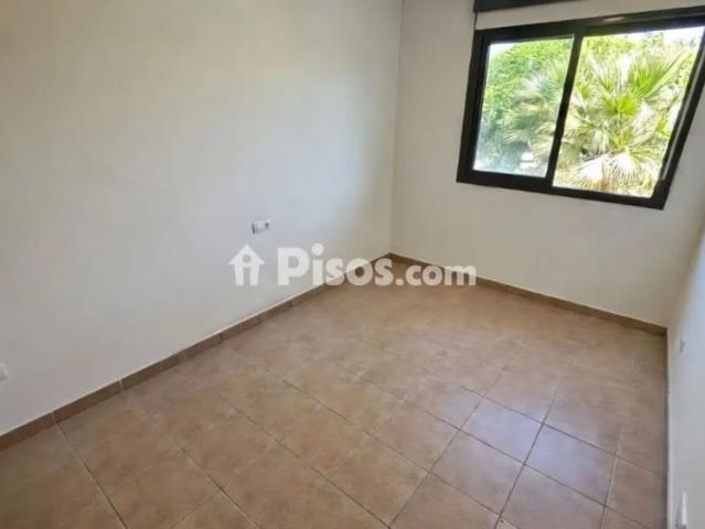 Chalet adosado en alquiler en Calle Constitución