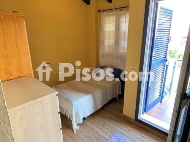 Chalet adosado en alquiler en Calle de la Capitana