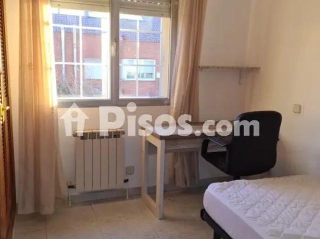 Chalet adosado en alquiler en Calle del Jazmín