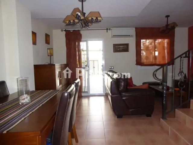 Chalet adosado en alquiler en Calle Hierro