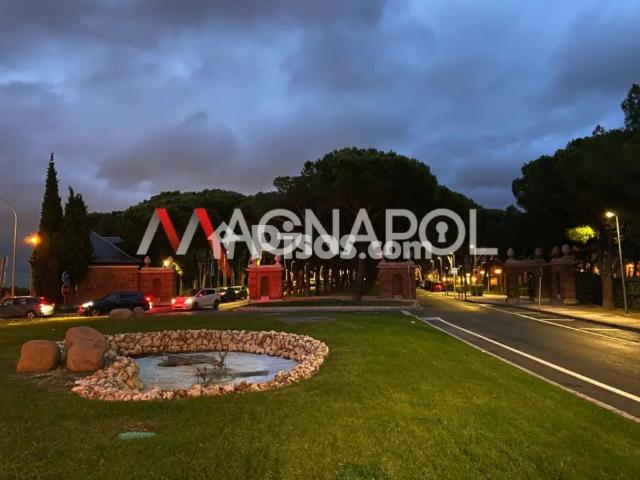 Chalet adosado en alquiler en Cerca C.Comercial