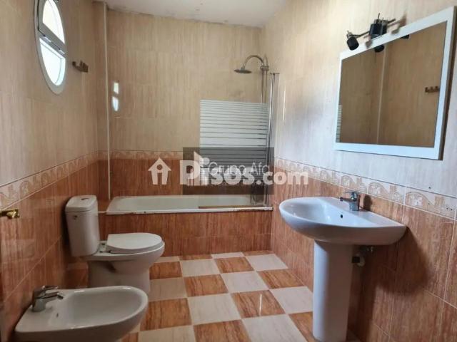 Chalet adosado en alquiler en Nueva Alcala