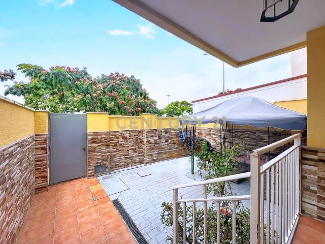Chalet adosado en Calle Grecia, Recinto Ferial, Málaga