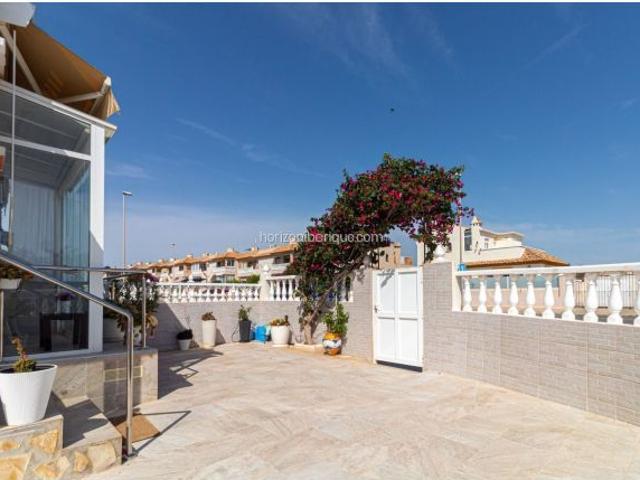 Chalet adosado en esquina en venta en Lomas de Cabo Roig – Orihuela Costa – Costa Blanca Sur