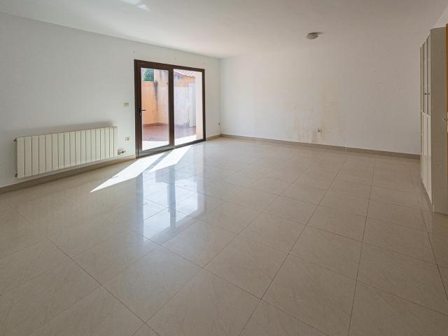 CHALET ADOSADO EN MUCIENTES, 2 PLANTAS, 4 DORMITORIOS Y GARAJE