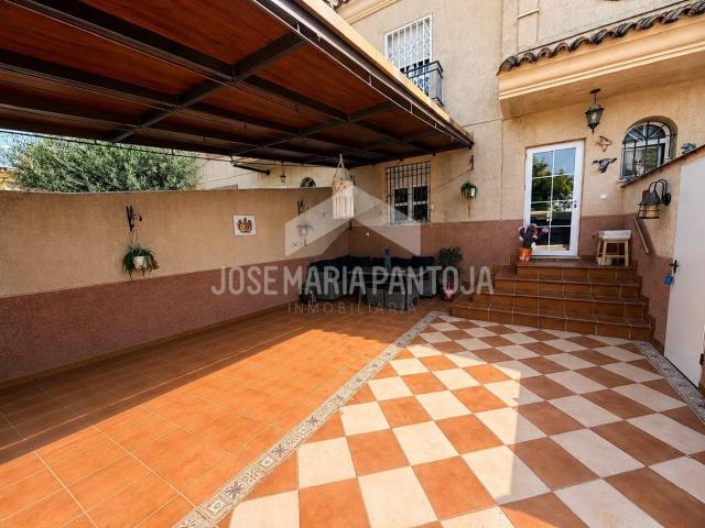 CHALET ADOSADO EN RESIDENCIAL GUADABAJAQUE