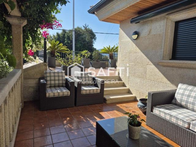 Chalet semiadosado en Nigrán: calma atlántica junto al mar