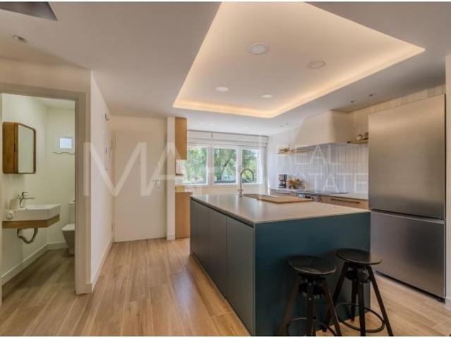Chalet adosado recientemente reformado en urbanización con piscina y pista de tenis en Majadahonda