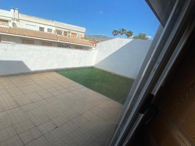 Chalet adosado sin amoblar en petrer