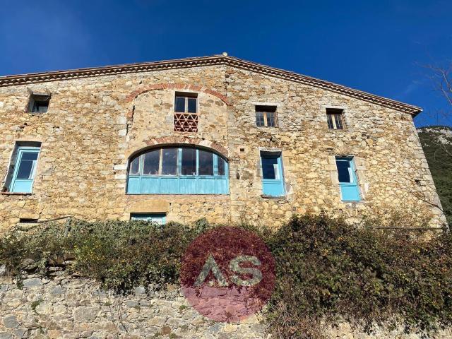 Chalet, Albanyá