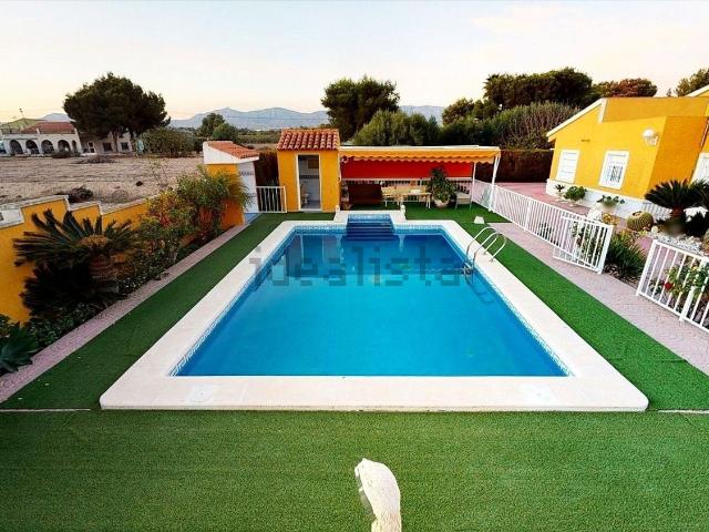 Chalet, Albatera