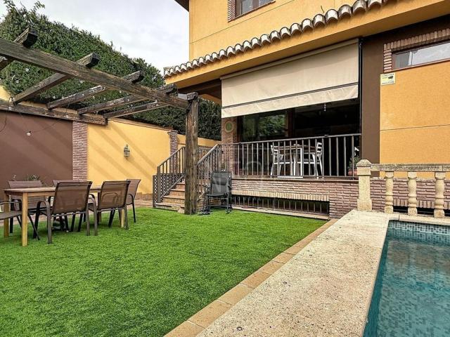 Chalet, Albolote