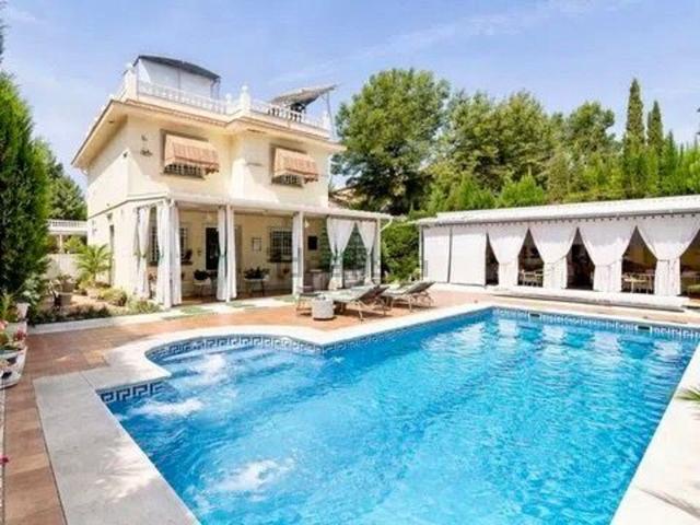 Chalet, Albolote
