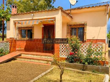 Chalet, Alcuéscar