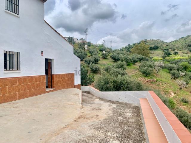 Chalet, Almogía