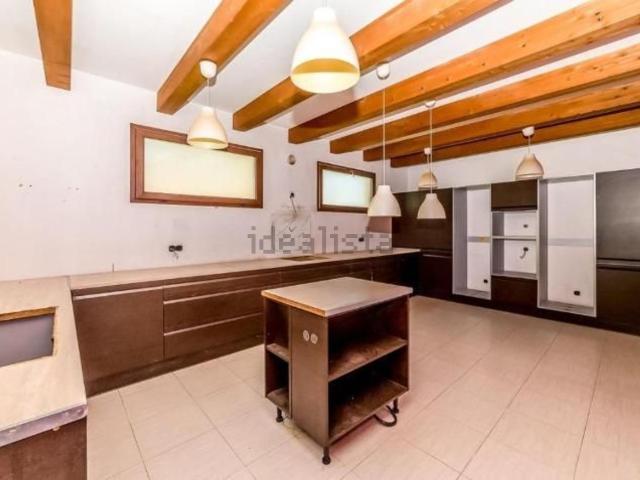 Chalet, Almoster