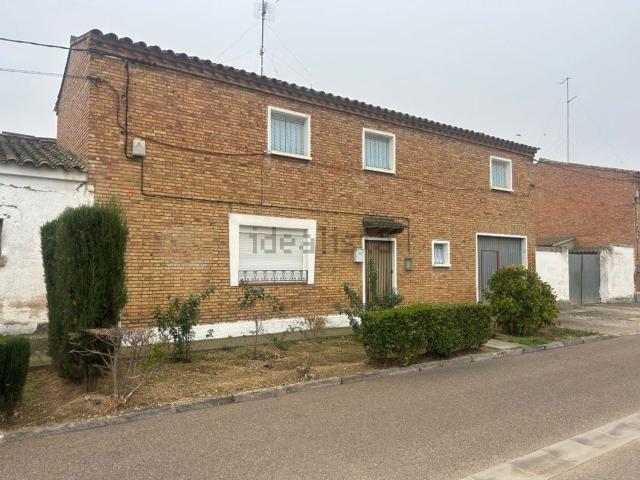 Chalet, Almuniente