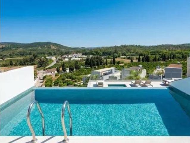 Chalet Alquiler San Roque, Núcleo
