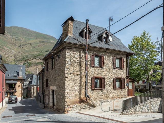 Chalet, Arties