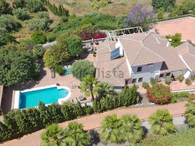 Chalet, Arenas