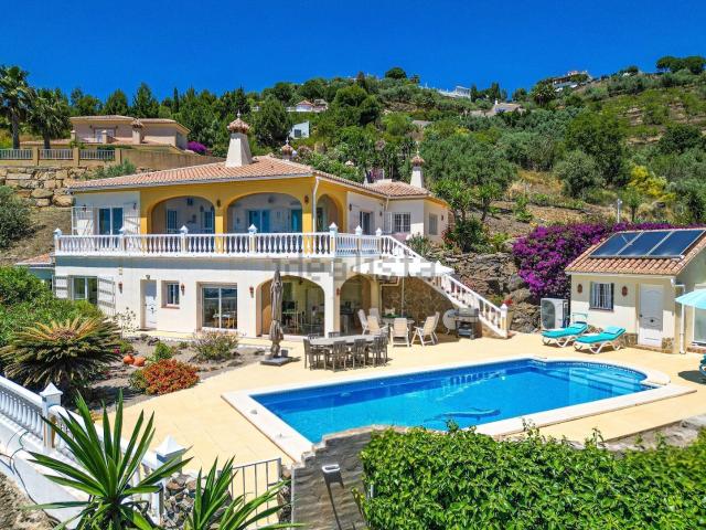 Chalet, Arenas