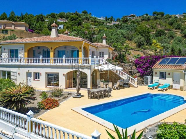 Chalet, Arenas
