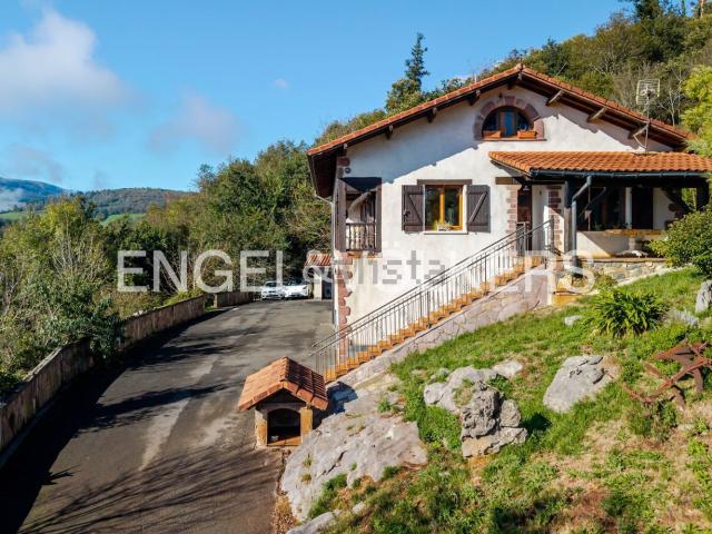 Chalet, Asteasu