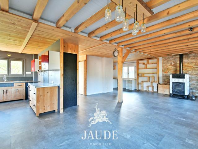 Chalet authentique de 115 m2 avec grand garage et vue dégagé
