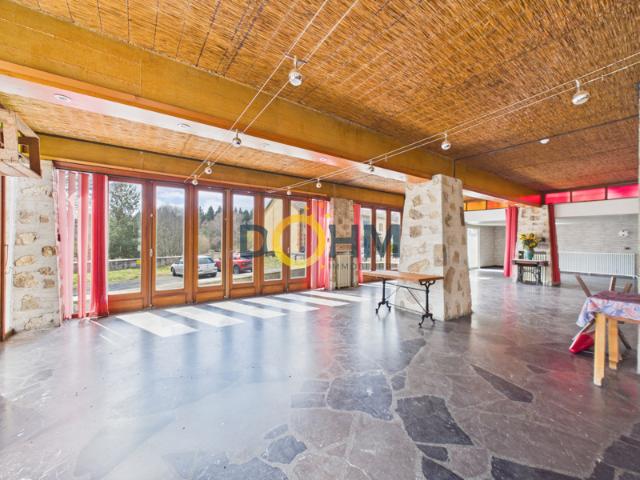 CHALET AVEC 610 M2 HABITABLES SUR TERRAIN ATTENANT. ANCIEN