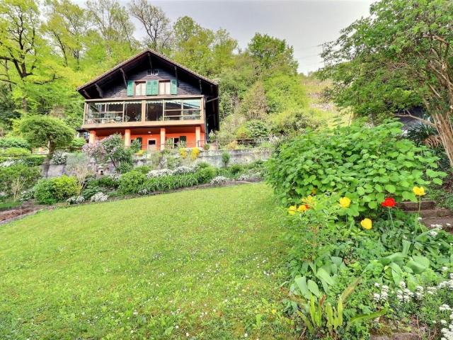 Chalet avec fort potentiel à Villeneuve