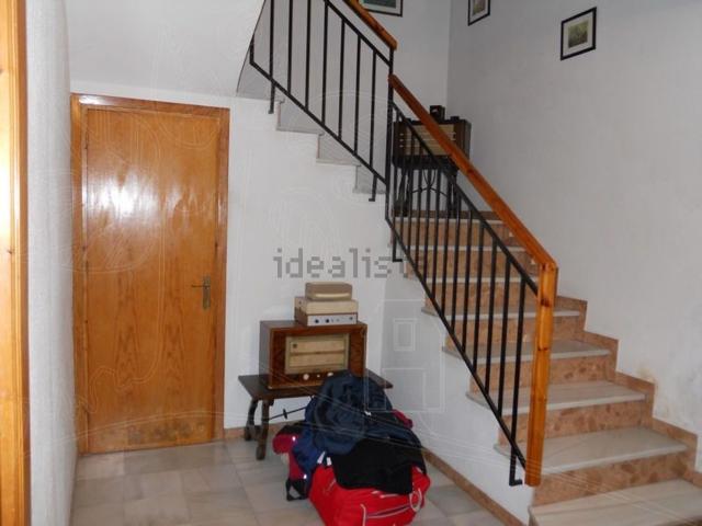Chalet, Baza