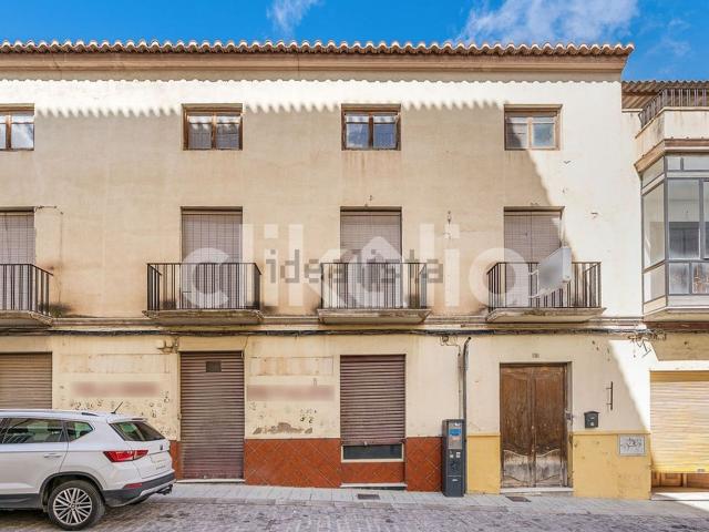 Chalet, Baza
