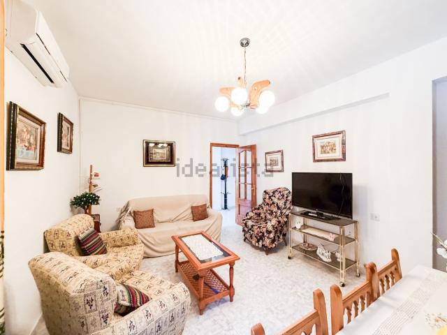 Chalet, Baza