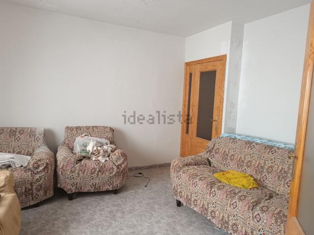 Chalet, Baza