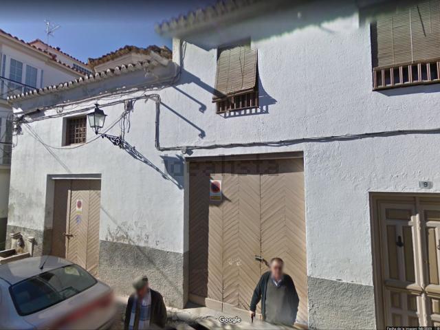 Chalet, Baza