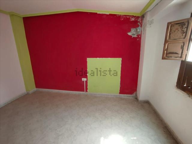 Chalet, Baza