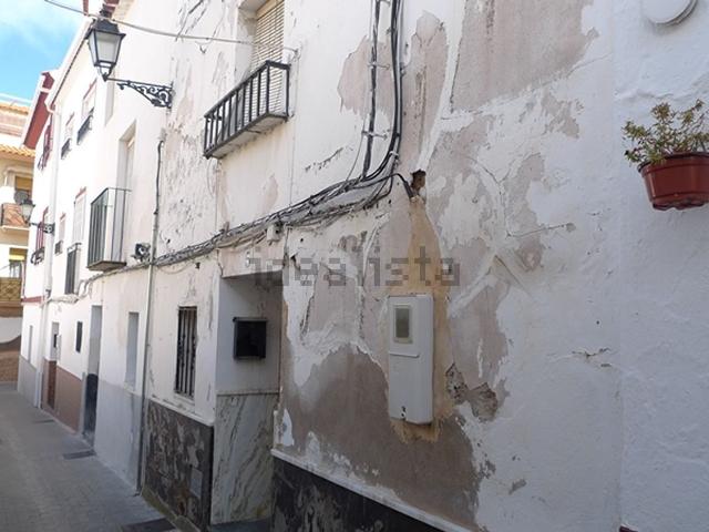 Chalet, Baza