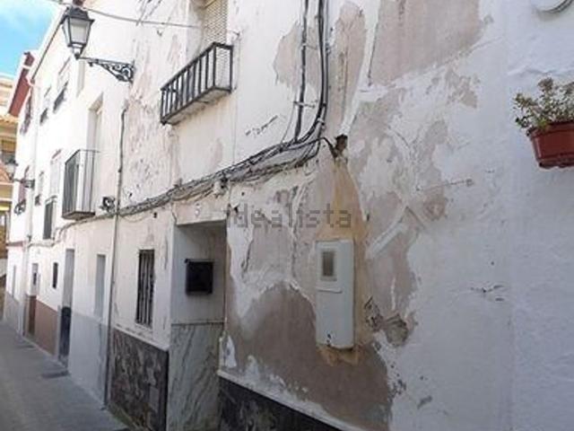 Chalet, Baza
