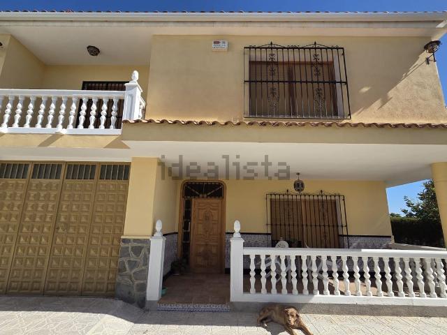 Chalet, Baza